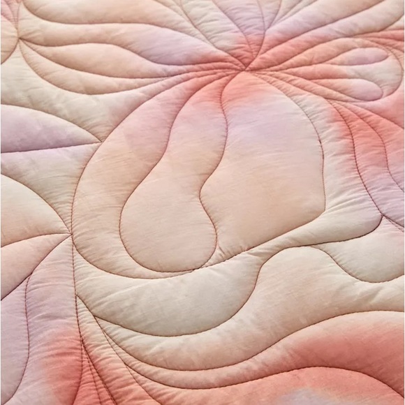 URBAN OUTFITTERS Trippy Quilt and Sham Set - Picture 5 of 7